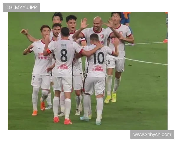 中超首战成都大胜十人鹏城